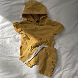 Little Bipsy yellow short sleeve hoodie and short set 12-18M
